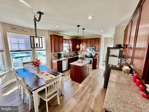 Dining - 284 Rushfoil Dr, Williamstown, NJ 08094 photo 3 of 4