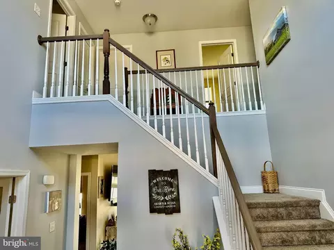 Entry Way - 284 Rushfoil Dr, Williamstown, NJ 08094 photo 2 of 5