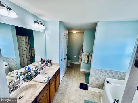 Bath - 284 Rushfoil Dr, Williamstown, NJ 08094 photo 3 of 3