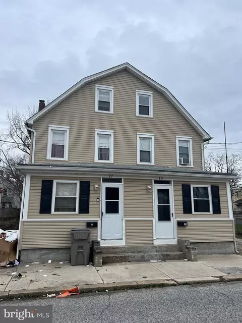 15 W 17 W Madison St, Paulsboro, NJ 08066