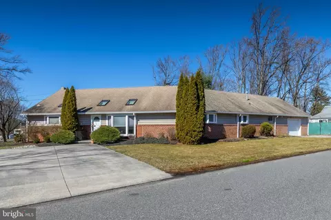 1090 Lindberg Dr, Deptford, NJ 08096