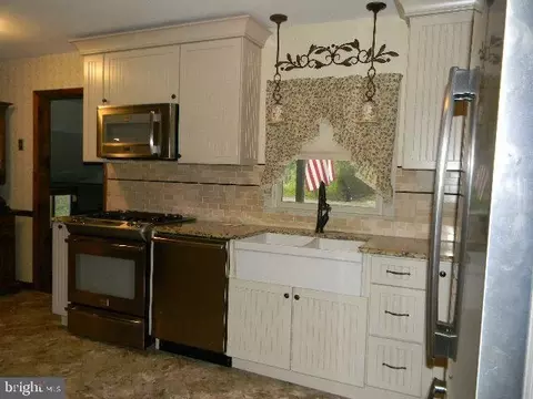 Kitchen - 50 Mantua Rd, Mount Royal, NJ 08061 photo 4 of 4