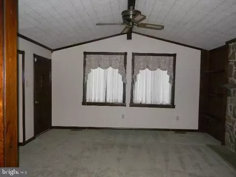 Living - 50 Mantua Rd, Mount Royal, NJ 08061 photo 2 of 5