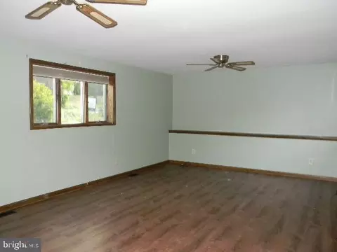 Living - 50 Mantua Rd, Mount Royal, NJ 08061 photo 4 of 5