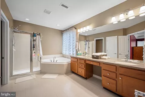 Bath - 222 Sullivan Dr, Mickleton, NJ 08056 photo 2 of 4