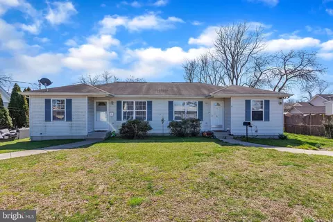 16 E 20 E Vine St, Gibbstown, NJ 08027