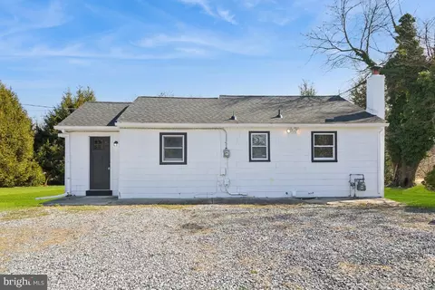 536 E High St, Williamstown, NJ 08094