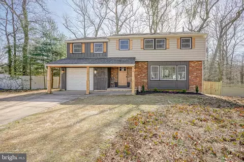 4 Bells Lk, Turnersville, NJ 08012