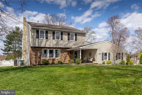 Exterior - 425 Birch Dr, Mickleton, NJ 08056 photo 2 of 10