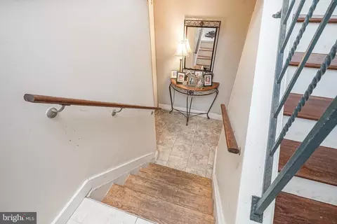 Entry Way - 507 Birch Ave, Pitman, NJ 08071 photo 1 of 2