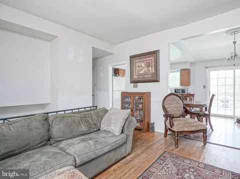 Living - 507 Birch Ave, Pitman, NJ 08071 photo 3 of 4