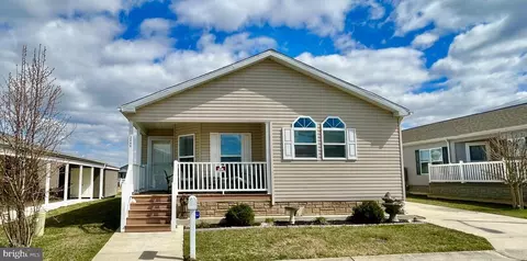 2048 Burlington Cir, Williamstown, NJ 08094