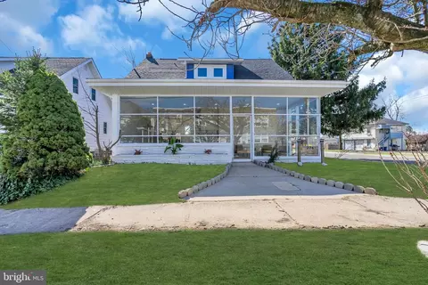 274 W Broad St, Gibbstown, NJ 08027