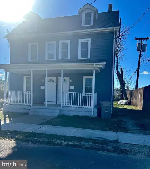 16 E 18 E Washington St, Paulsboro, NJ 08066