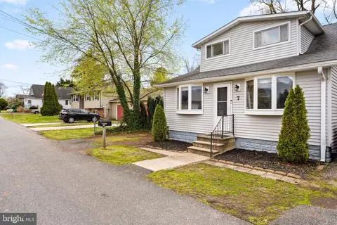 7 Trilby, Westville, NJ 08093