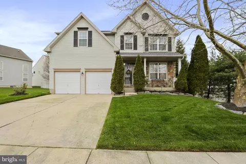 12 Huckleberry Way, Blackwood, NJ 08012