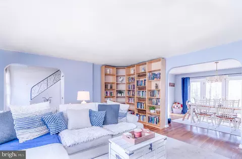 210 Meadow Ln, Woodbury, NJ 08096