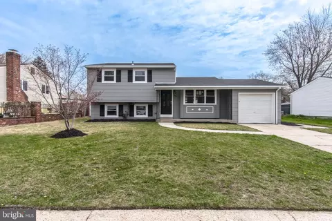 908 Lois Dr, Williamstown, NJ 08094