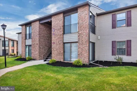 2 Uxbridge Pl, Sewell, NJ 08080