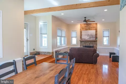 15 Woodbrook Rd, Blackwood, NJ 08012