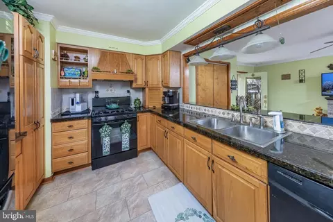 Kitchen - 713 Cedar Ave, Pitman, NJ 08071 photo 3 of 5