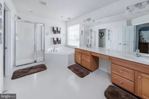 Bath - 235 Smallwood Dr, Mickleton, NJ 08056 photo 2 of 3