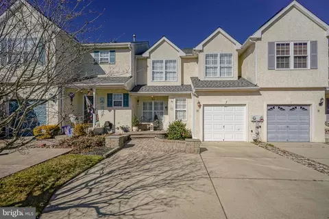28 Timbercrest Dr, Sewell, NJ 08080
