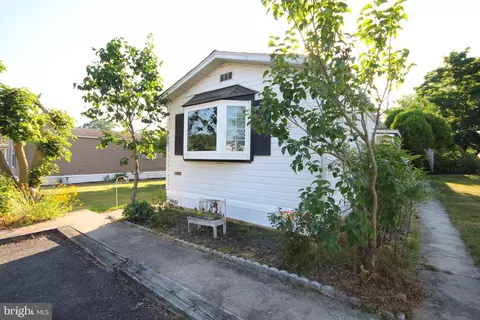 939 Blackberry Dr, Mullica Hill, NJ 08062