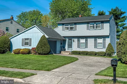 33 Bently Dr, Sewell, NJ 08080