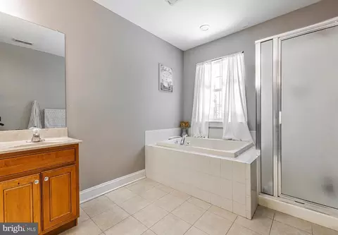 Bath - 307 Patsy Ct, West Deptford, NJ 08066 photo 2 of 4