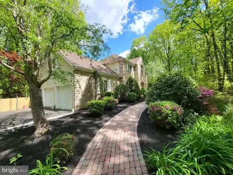 2 Laurel Dr, Mullica Hill, NJ 08062