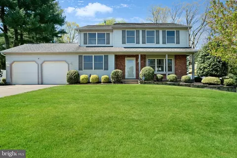 11 Oxford Dr, Sewell, NJ 08080
