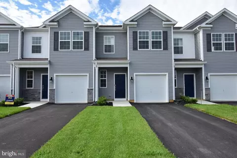 62 Arlotta St, Glassboro, NJ 08028