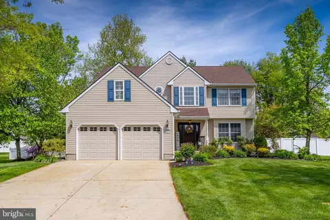 800 Canvasback Dr, Mullica Hill, NJ 08062