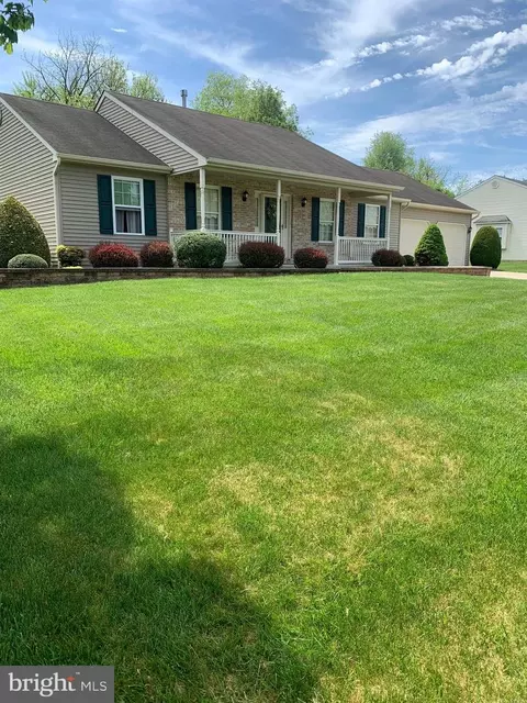 101 Brookhollow Ct, Mickleton, NJ 08056