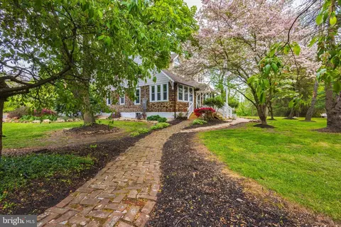 8 Stacy Ct, Sewell, NJ 08080