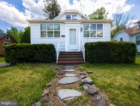 111 Glen Ave, Blackwood, NJ 08012