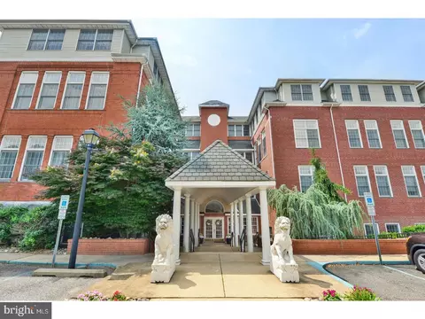 100 Aura Rd # 305, Clayton, NJ 08312