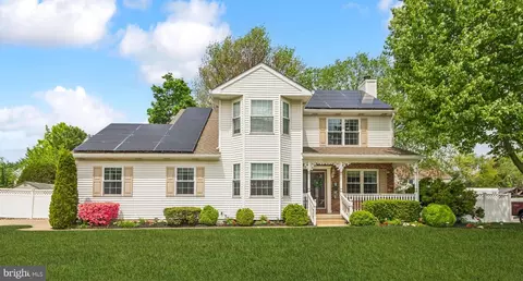 17 Colosseum Dr, Mantua, NJ 08051