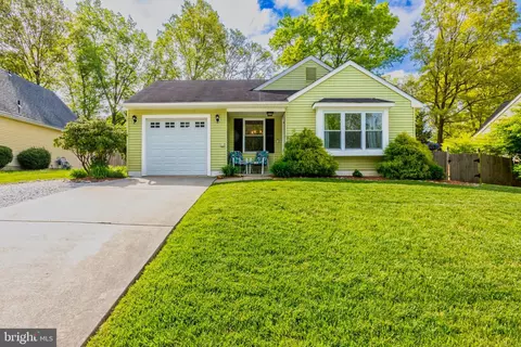 4 Tallowood Dr, Glassboro, NJ 08028