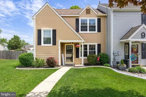 7 Meeting House Ln, Blackwood, NJ 08012