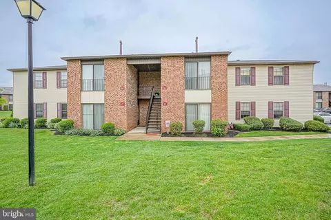 16 Uxbridge Pl, Sewell, NJ 08080