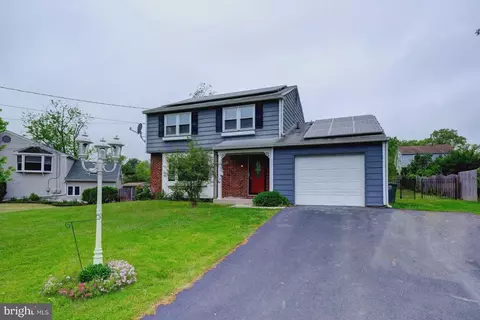 115 Lakeside Dr, Glassboro, NJ 08028