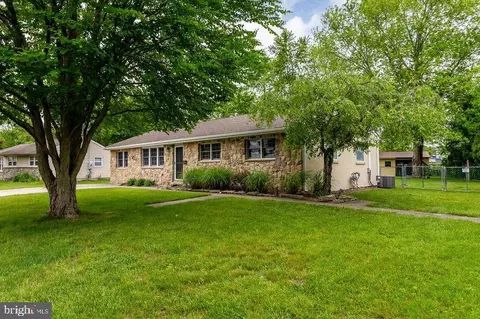 611 Buckingham Dr, Sewell, NJ 08080