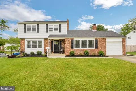 12 Riviera Dr, Woodbury, NJ 08096