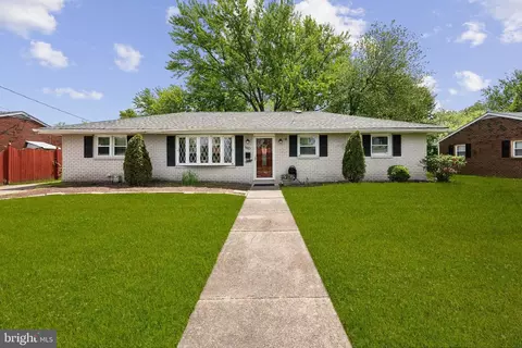 180 S School St, Gibbstown, NJ 08027