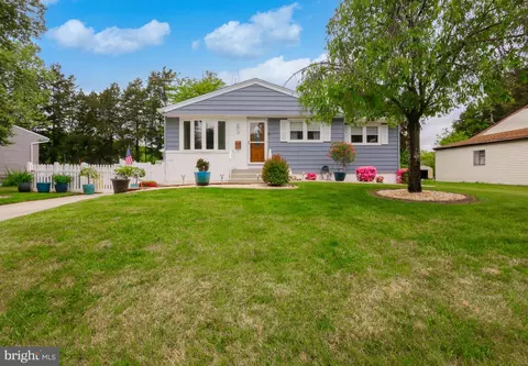 13 Barclay Dr, Turnersville, NJ 08012
