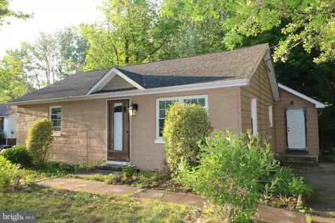 221 Hendrickson Mill Rd, Swedesboro, NJ 08085