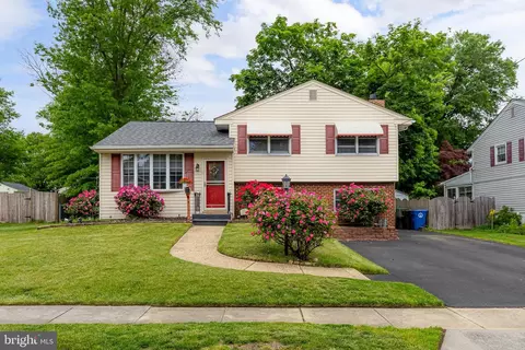 21 Ash Ave, West Deptford, NJ 08096