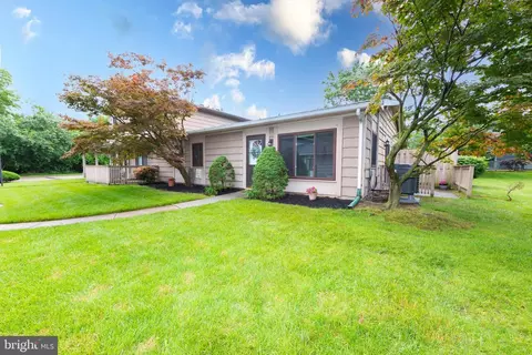 82 Woodway Dr, West Deptford, NJ 08066